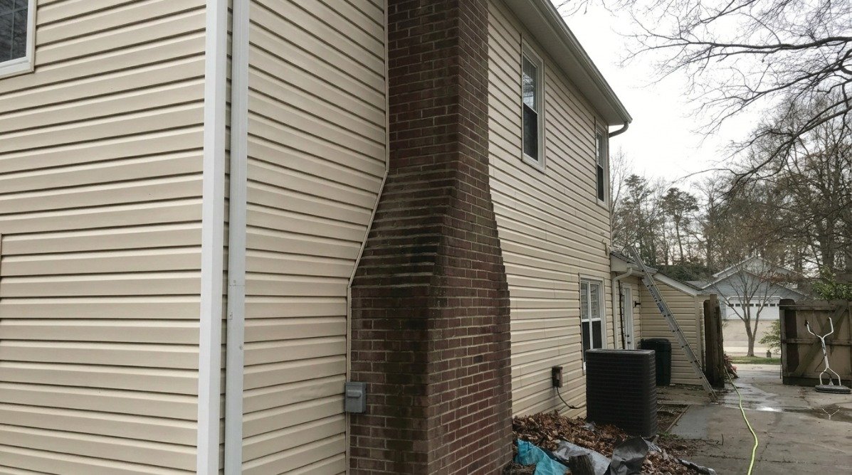 Professional house washing before listing a home for sale in Hartford Connecticut.