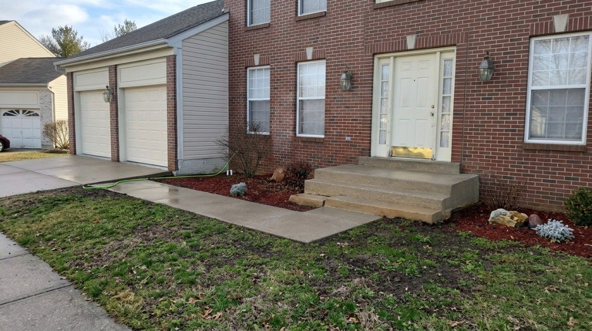 Soft washing a Newington CT home during drought restriction